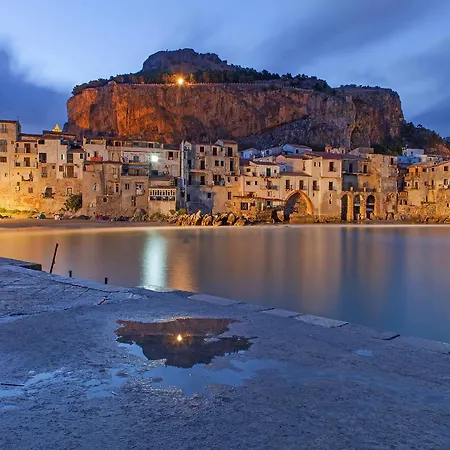 La Tana Del Silenzio Чефалу